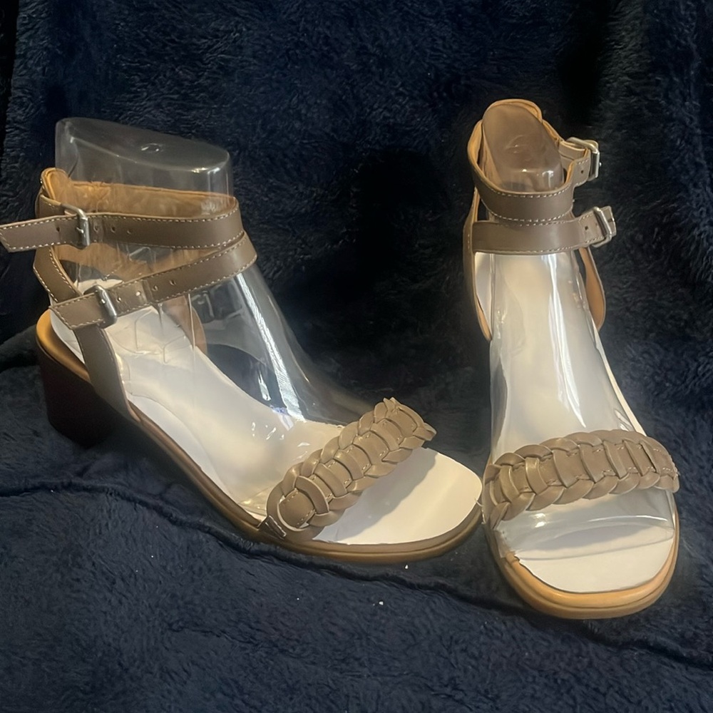 Sperry gold cup Vivian, Mora, Gray heels size 9.5